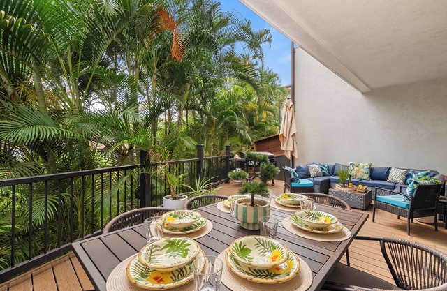 RNB 1 Beautifully Remodeled 3BD Townhome Across the Street from the Beach
