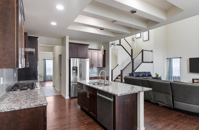 RNC RENTAL- Spacious 5-bedroom house in Menomonee Falls