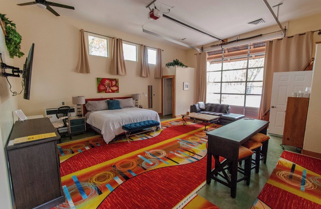 Roadrunner RV Studio @ SantuaRio Grande - Fun & Spacious Studio+Kitchenette