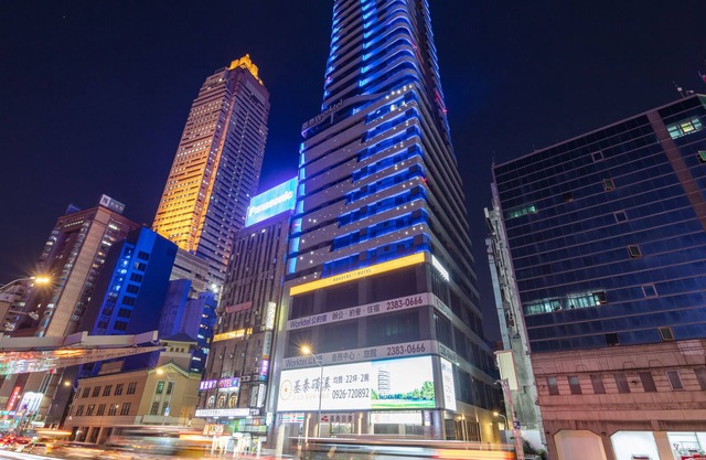 Roaders Plus Hotel Taipei Station
