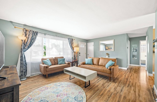 Roadmap Lodging: Bar & Chill, Centrally Located, Fenced Backyard