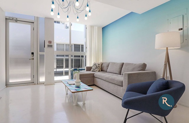 Roami at 250 Collins | 4 Bed Combo | Pool #31