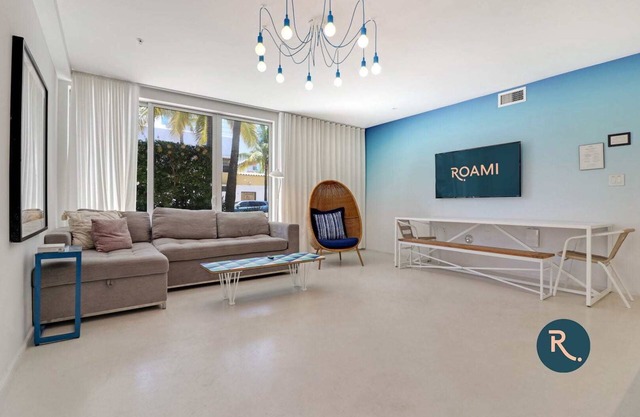 Roami at 250 Collins | 5 Bed Combo | Pool #34