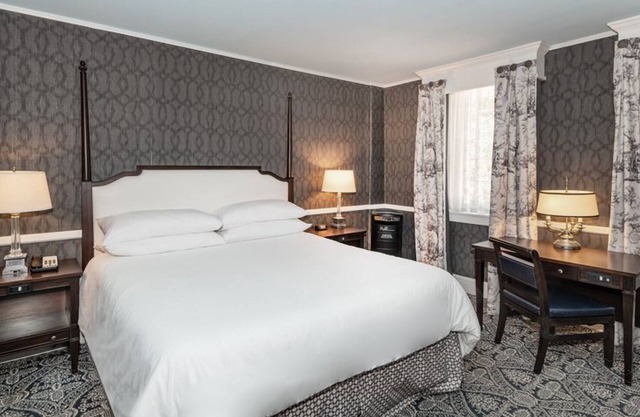 Robert Johnson King, Historic Inns, Near Top Dining & City Attractions