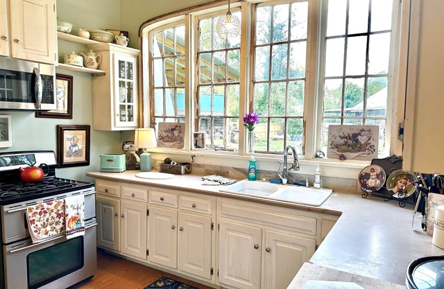 Robert's Manor - A Historical Home from 1880s