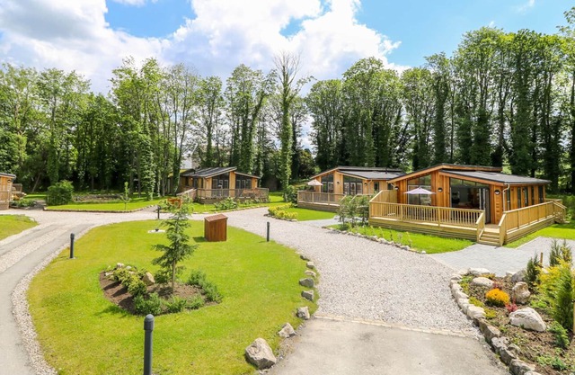 ROBIN LODGE, family friendly, character holiday cottage in Gargrave