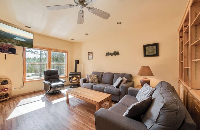 Robin's Rest at Tahoe Donner by Tahoe Getaways - Summer Monthly Lease w/HOA Amenities