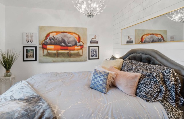 Rock N' Roll + Sweet Dreams! Get Cozy Next to Indoor & Outdoor Fireplace'! Community Pool!