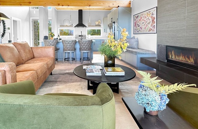 Rockledge Dragonfly - modern luxury, home theater, and private NOC access