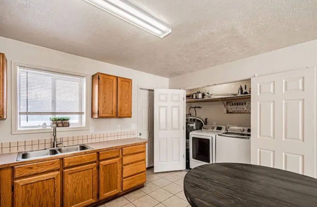 Rockwell Inn 3 | 2 King BD | Beautiful Views | Ski