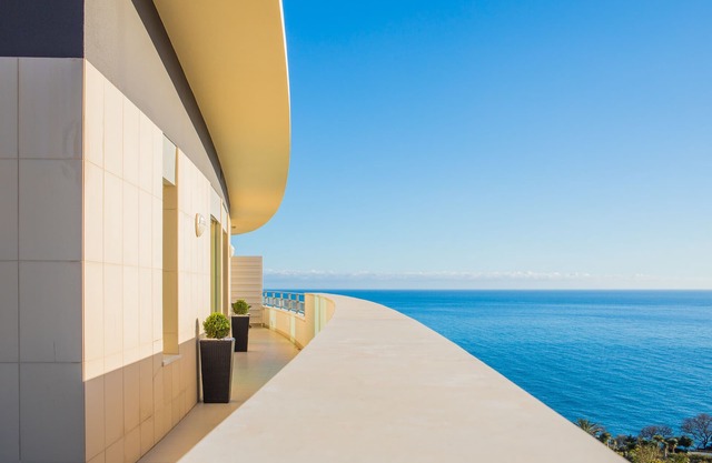 RodaMar PentHouse Apartment, located by the sea (50meter far)