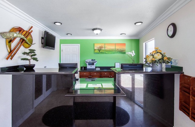 Rodeway Inn Adelanto US 395