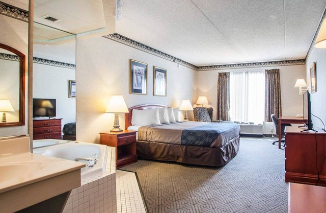 Rodeway Inn & Suites Milwaukee Airport