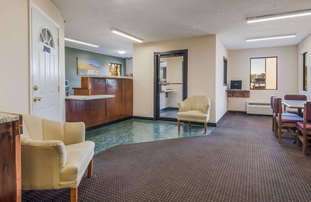 Rodeway Inn & Suites