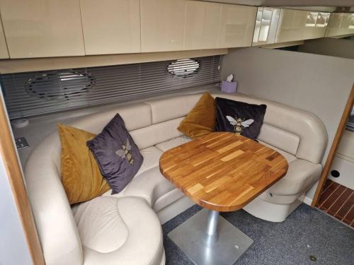 Romantic 3Beds Yacht Escape on Thames