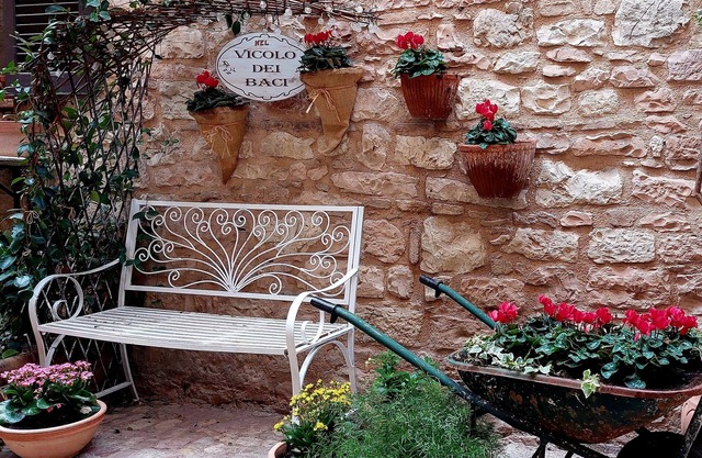 Romantic apartment in the Vicolo dei Baci located in the historic center