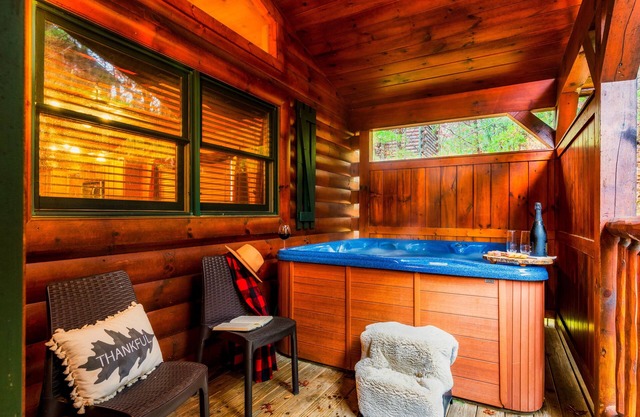 Romantic Cabin ❤ Private Hot Tub 🐻 Pool Table 🏔 Heart-shaped Jacuzzi🍁