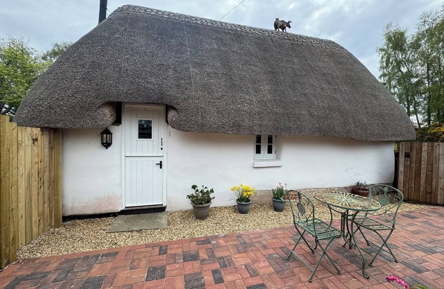 Romantic cottage in the heart of the New Forest, perfect for walkers.