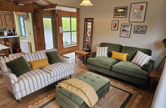 Romantic Dorset Stables Stay - Scenic Views & Countryside Calm