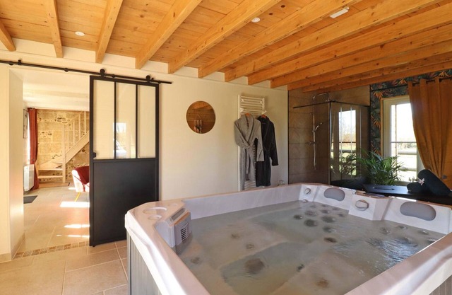 Romantic Hideaway with Spa, Massage Table, and Champagne in Norman Countryside