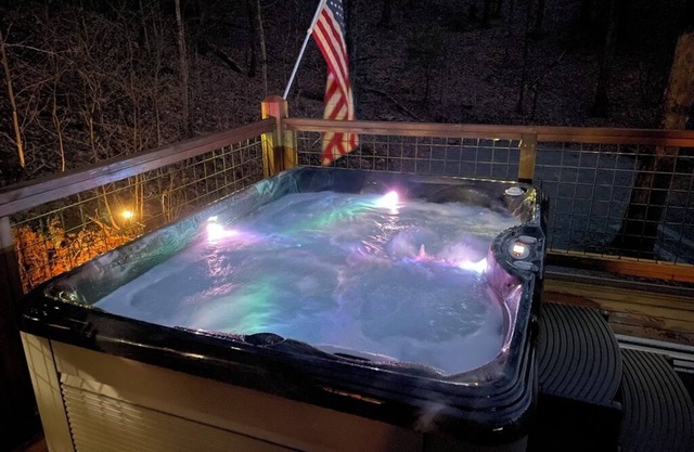 Romantic hideaway, hikers paradise.