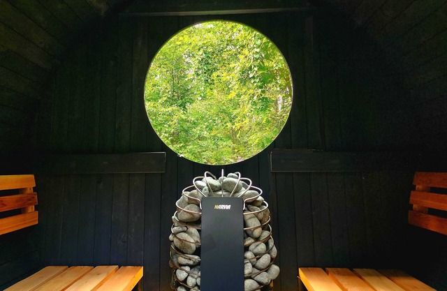 Romantic Lake Cabin with Hot Tub