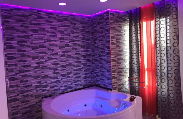 Romantic loft with JACUZZI