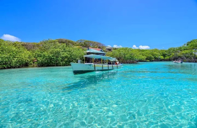 Romantic Oceanfront Casita in Sandy Baynn