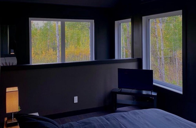 Romantic, Private Getaway, Tiny High-Rise cabin, Couples Retreat.