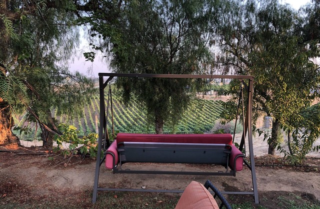 Romantic retreat walking distance to wineries