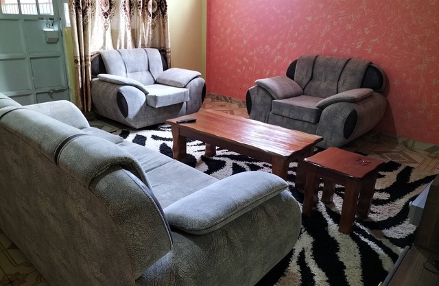 Romantic Spanish villa w/hot tub — 5 min from the bus stop