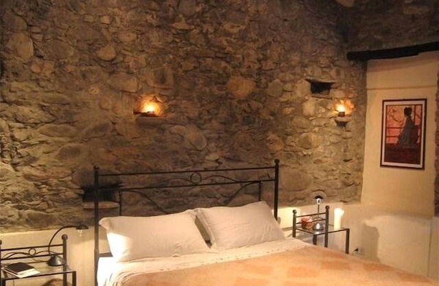 Romantic Tuscan Riverside Cottage Close to Shops/Restaurants