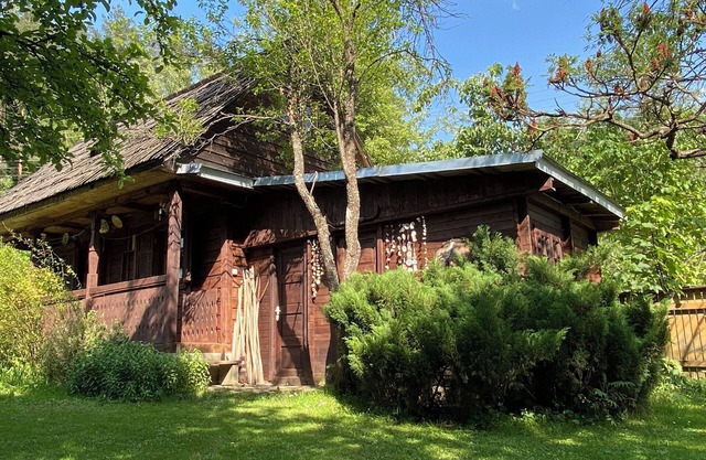 Romantic wooden house in the midst of a magnificent cultural landscape in the Maramures