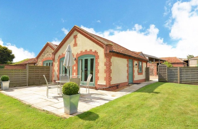 Romulus - One Bedroom House, Sleeps 2