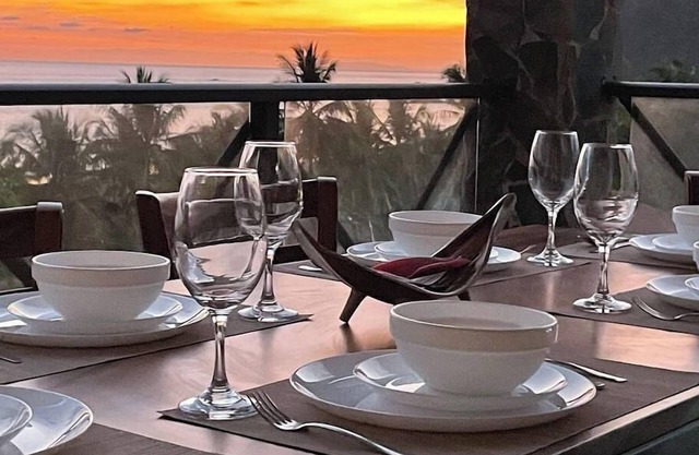 Rooftop balcony oceanfront PH condo with King beds