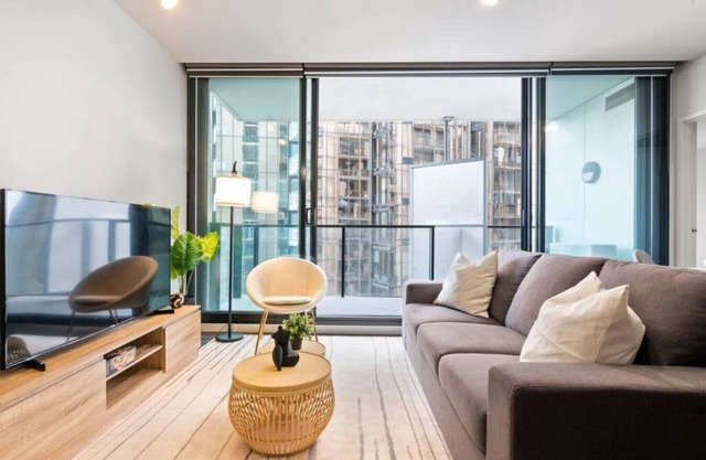 Rooftop Pool 2BR Apt at Marvel Stadium with Free Parking