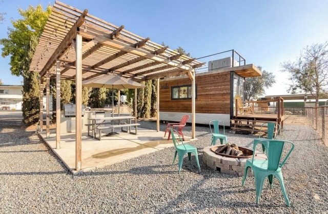 Rooftop Spa! Tiny Home on the Farm with Gym