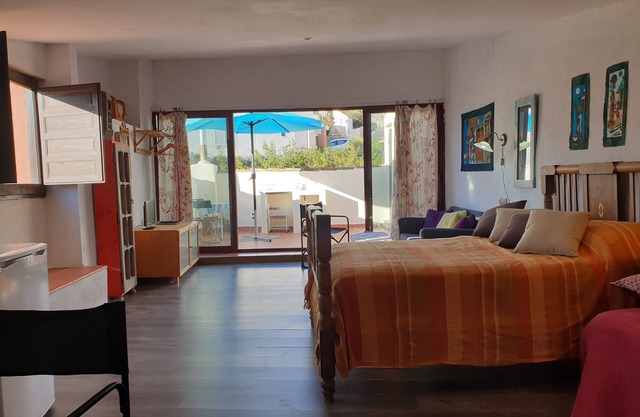 Rooftop studio located between the beach in Cambrils and the Priorat wine district