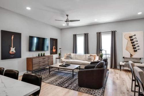 Rooftop Views - Hot Tub - Near Honky Tonks & Bars