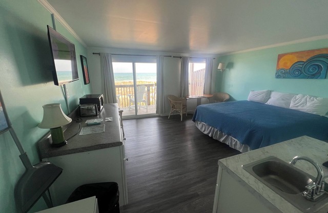 Room #212 Mini Efficiency King Bed Pets Yes