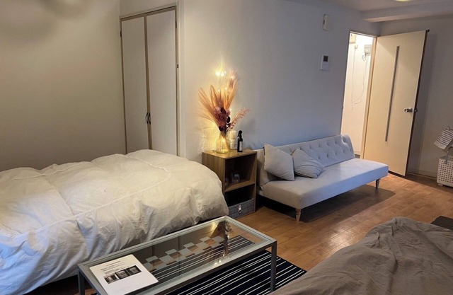 Room 302, Chateau Minami 6-jo Building, 3 people OK! Comfortable studio with 3 beds