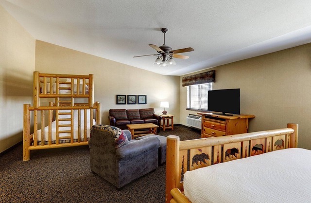 Room for the Crew! Expanded King & Bunk Bed, Stoney Creek | 2 Units