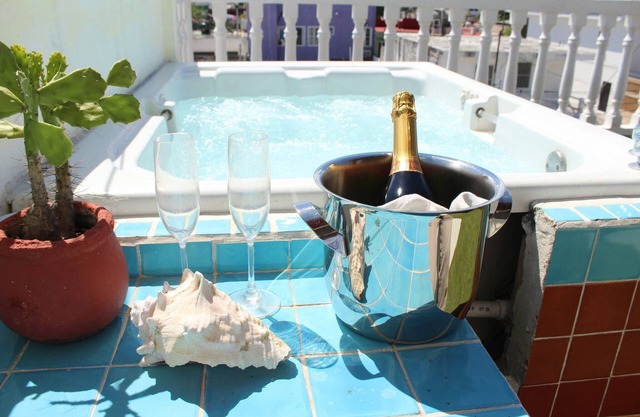 Room in B&B - Cancun Guest House 4 Terrace Tub