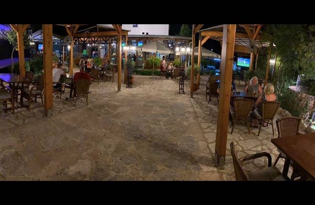 Room in Studio - Rustic and Spacious Studio by the Beach