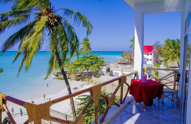 Room Na - at the left side sea view 3rd flat with 2 guests