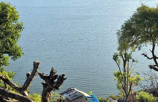 Room or 3-bedroom house in Olomega with WiFi, AC, Lake/Mountain views.