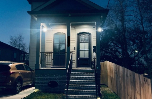 Room rental with private bathroom