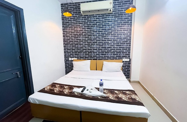 Roomshala 116 Krishna Villa