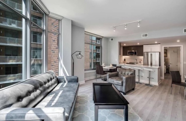 Roomy Woodmont Triangle 2BR nr Bethesda Station & Market