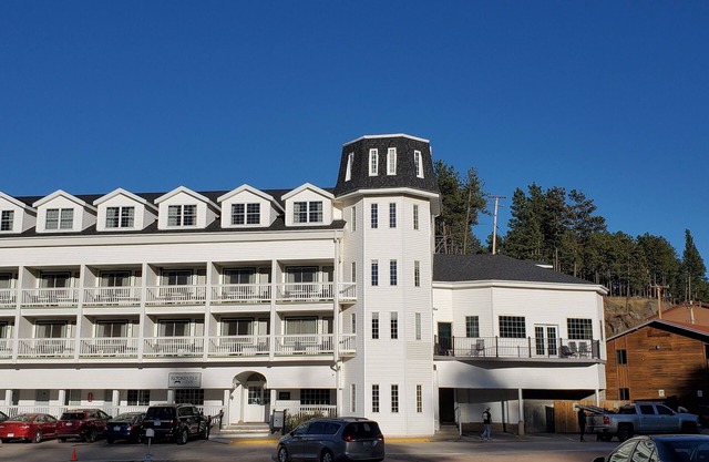 Roosevelt Inn Mount Rushmore